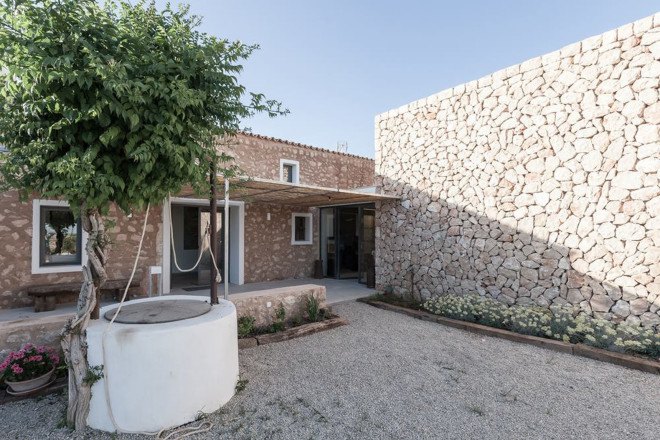 Munarq, Can Valls, green renovation, farmhouse, green interior, stone house, courtyard, natural lighting, Mallorca, green architecture