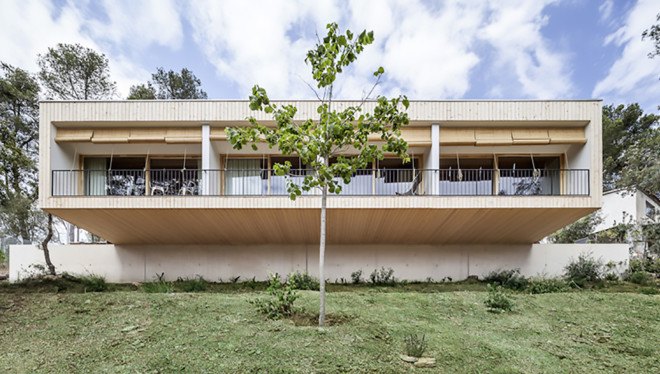 Alventosa Morell Arquitectes, Casa LLP, Casa LLP by Alventosa Morell Arquitectes, Passivhaus, timber house, green roof, Collserola Mountains, clerestory windows, south facing windows, timber, cross ventilation, retaining walls, cantilevered architecture