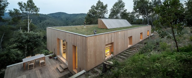 Alventosa Morell Arquitectes, Casa LLP, Casa LLP by Alventosa Morell Arquitectes, Passivhaus, timber house, green roof, Collserola Mountains, clerestory windows, south facing windows, timber, cross ventilation, retaining walls, cantilevered architecture