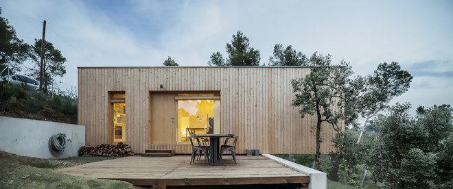 Alventosa Morell Arquitectes, Casa LLP, Casa LLP by Alventosa Morell Arquitectes, Passivhaus, timber house, green roof, Collserola Mountains, clerestory windows, south facing windows, timber, cross ventilation, retaining walls, cantilevered architecture