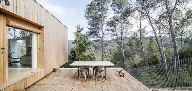 Alventosa Morell Arquitectes, Casa LLP, Casa LLP by Alventosa Morell Arquitectes, Passivhaus, timber house, green roof, Collserola Mountains, clerestory windows, south facing windows, timber, cross ventilation, retaining walls, cantilevered architecture