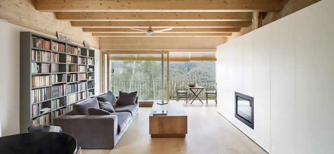 Alventosa Morell Arquitectes, Casa LLP, Casa LLP by Alventosa Morell Arquitectes, Passivhaus, timber house, green roof, Collserola Mountains, clerestory windows, south facing windows, timber, cross ventilation, retaining walls, cantilevered architecture