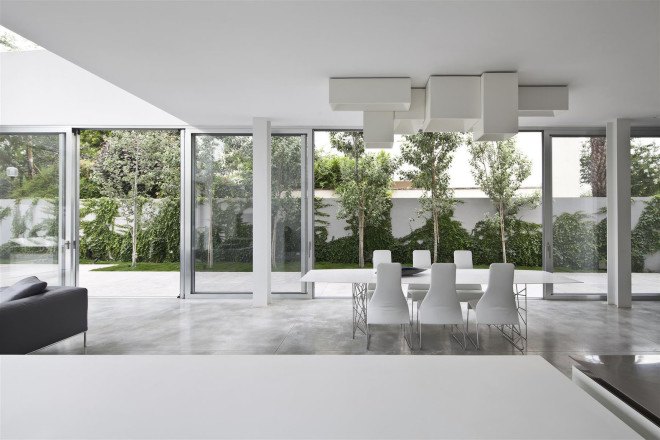 Concrete Cut House, Tel-Aviv, Israel, Pitsou Kedem Architects, concrete, daylit spaces, glass facade, chandelier, swimming pool, family home
