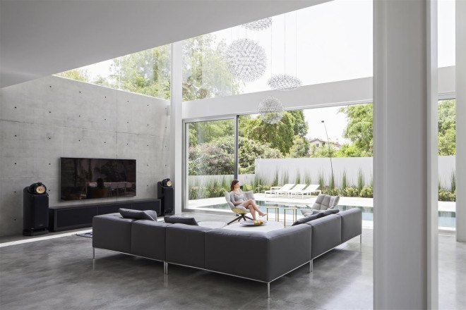 Concrete Cut House, Tel-Aviv, Israel, Pitsou Kedem Architects, concrete, daylit spaces, glass facade, chandelier, swimming pool, family home
