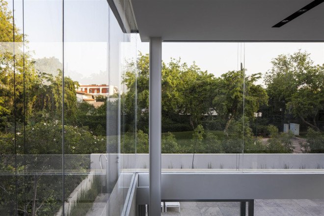 Concrete Cut House, Tel-Aviv, Israel, Pitsou Kedem Architects, concrete, daylit spaces, glass facade, chandelier, swimming pool, family home