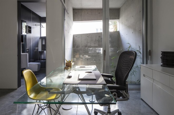 Concrete Cut House, Tel-Aviv, Israel, Pitsou Kedem Architects, concrete, daylit spaces, glass facade, chandelier, swimming pool, family home