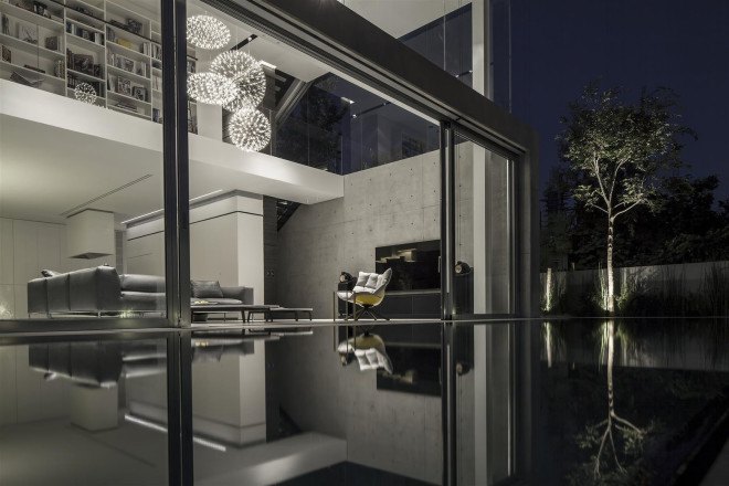 Concrete Cut House, Tel-Aviv, Israel, Pitsou Kedem Architects, concrete, daylit spaces, glass facade, chandelier, swimming pool, family home