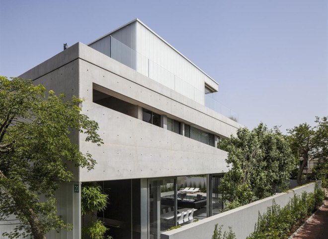 Concrete Cut House, Tel-Aviv, Israel, Pitsou Kedem Architects, concrete, daylit spaces, glass facade, chandelier, swimming pool, family home
