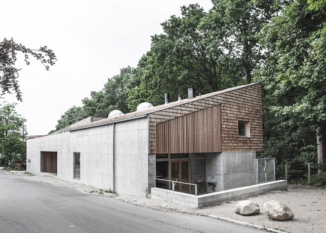Copenhagen, Sophus Søbye Arkitekter, multipurpose space, multiuse space, shingles, pitched roof, concrete architecture, meeting place, community center, green architecture, timber structure, courtyard