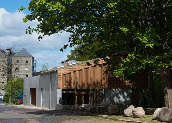 Copenhagen, Sophus Søbye Arkitekter, multipurpose space, multiuse space, shingles, pitched roof, concrete architecture, meeting place, community center, green architecture, timber structure, courtyard