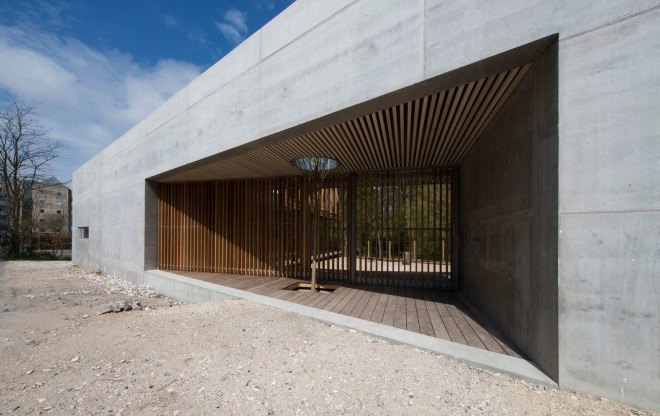 Copenhagen, Sophus Søbye Arkitekter, multipurpose space, multiuse space, shingles, pitched roof, concrete architecture, meeting place, community center, green architecture, timber structure, courtyard