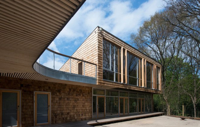 Copenhagen, Sophus Søbye Arkitekter, multipurpose space, multiuse space, shingles, pitched roof, concrete architecture, meeting place, community center, green architecture, timber structure, courtyard