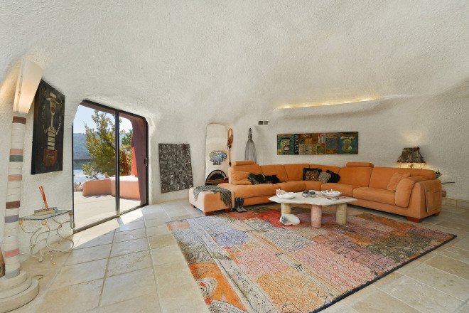 shotcrete, 45 Berryessa Way, Flintstone House, Flintstone House Hillsborough, Hillsborough, Judy Meuschke, William Nicholson, Flintstones, Eugene Tsui, Highway 280, unusual home, dome house, dome architecture, San Francisco, steel rebar