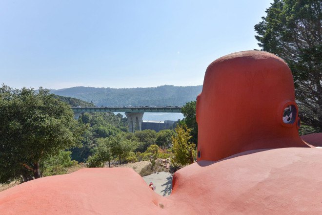 shotcrete, 45 Berryessa Way, Flintstone House, Flintstone House Hillsborough, Hillsborough, Judy Meuschke, William Nicholson, Flintstones, Eugene Tsui, Highway 280, unusual home, dome house, dome architecture, San Francisco, steel rebar