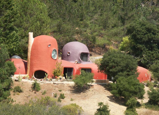 shotcrete, 45 Berryessa Way, Flintstone House, Flintstone House Hillsborough, Hillsborough, Judy Meuschke, William Nicholson, Flintstones, Eugene Tsui, Highway 280, unusual home, dome house, dome architecture, San Francisco, steel rebar