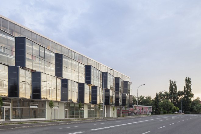Glanhof housing, glass facade, multifamily housing, social housing, Austria, Architects Collective, solar design, solar panels, heat pump, geothermal, solar power, green architecture