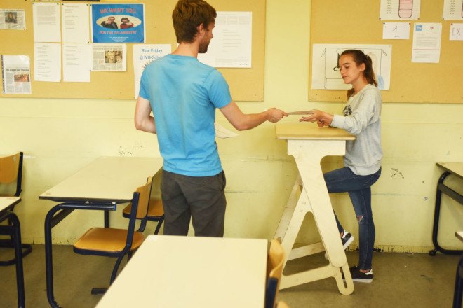 Jaswig, Jaswig standing desk, adjustable standing desk, wooden standing desk, standing desk health benefits, Jaswig Kickstarter, green Kickstarter projects, green design, sustainable design, eco-friendly design, eco-standing desk, eco-home decor, kids standing desk