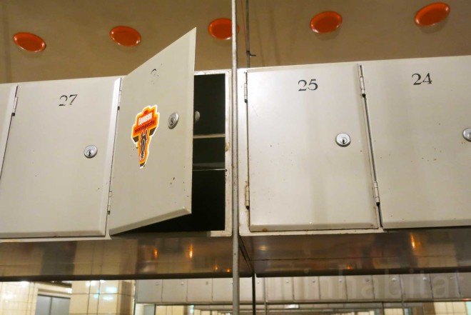 Mirale Loonen, Jan Hein van Melis, underground, 70s-style restaurant, Retro Fondue Restaurant, vintage tensils, renovated Philips factory, Europe's largest indoor skate park, Strijp-S, Eindhoven, orange elements, organic food,
