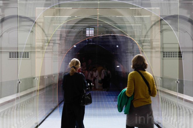 Mise-en-abyme, London Design Festival, Renaissance, acrylic panels, optical illusion, one point perspective, V&A, Victoria and Albert Museum, London Design Festival 2015, Laetitia de Allegri, Matteo Fogale, Johnson tiles, Mise-en-Abyme by Laetitia de Allegri and Matteo Fogale
