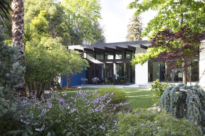 Klopf Architects, Eichler homes, energy efficient architecture, floor-to-ceiling windows, open layout, green architecture, skylights, green interior