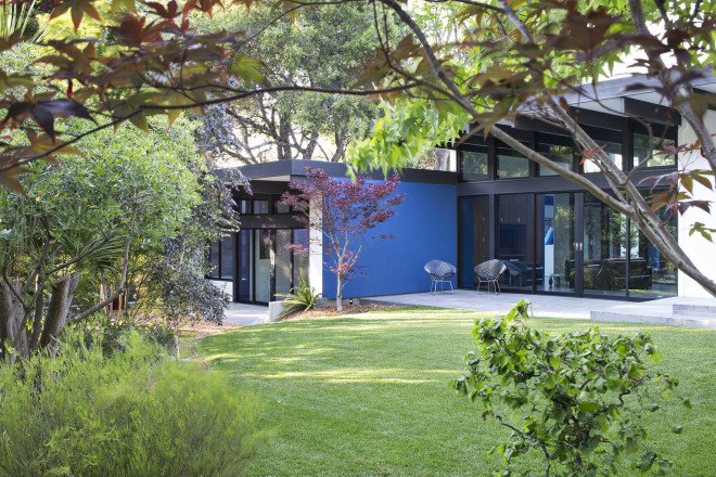 Klopf Architects, Eichler homes, energy efficient architecture, floor-to-ceiling windows, open layout, green architecture, skylights, green interior