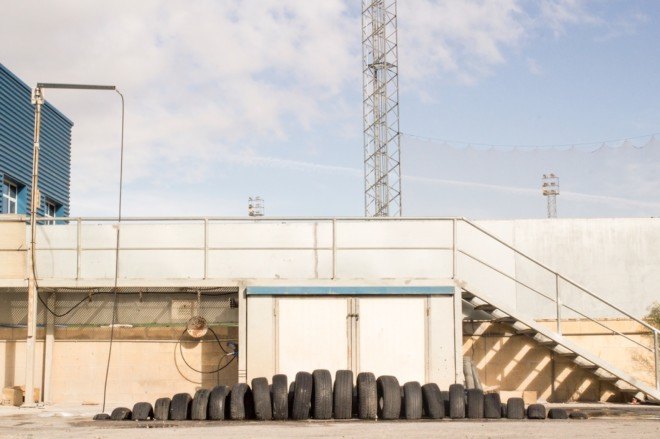 CÚMUL, tires, Seseña, ONA by CÚMUL, Rivas-Vaciamadrid, Cultura de la Calle Festival, upcycled tires, tires graveyard, tires sea, Seseña tires, tire dumpsite Spain, Spain ghost town, tire dumpsite, recycled tires, tire art, art installation, tires
