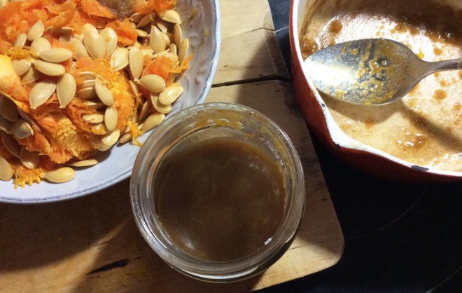 pumpkin spice syrup, jar of syrup, pumpkin spice latte, homemade pumpkin spice latte, homesteader, homesteading, pumpkin, pumpkin spice, latte, fall, autumn