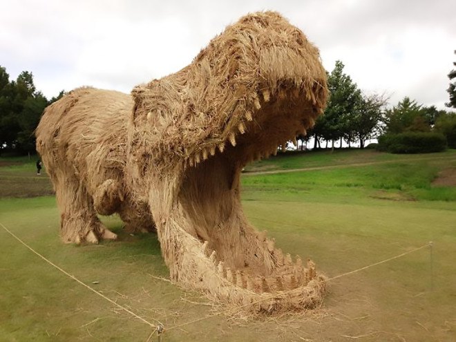 Wara art, Wara art festival, Niigata, Niigata Prefecture, dinosaur art, straw sculptures, Niigata straw sculptures, recycled straw art, straw art, Uwasekigata Park