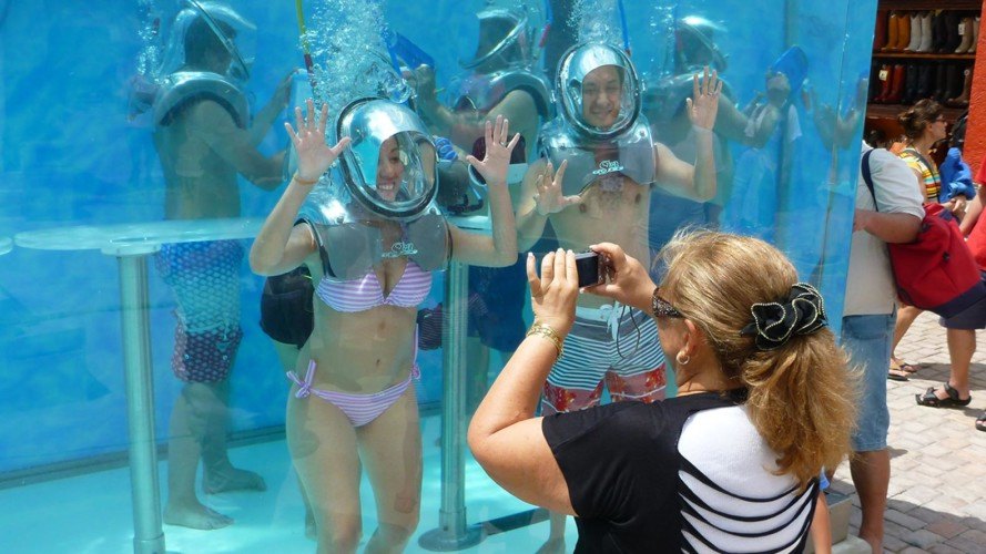 green design, eco design, sustainable design, Clear Lounge, Oxygen bar, underwater bar, Cozumel, Carnival Cruise Lines