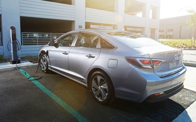 Audi, Audi A3 e-tron, Chevy, Chevy Volt, Honda, Honda Civic, Hyundai, Hyundai Sonata, Hyundai Sonata Hybrid, Hyundai Sonata plug-in hybrid, Toyota, Toyota Prius, Prius, Civic, Volt, Green Car of the Year, Green Car Journal, 2015 LA Auto Show, electric car, hybrid car, plug-in hybrid, 2015 LA Auto Show, green car, green transportation
