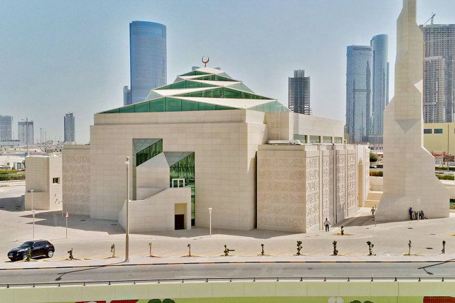 Al Aziz Mosque, Abu Dhabi, translucent concrete, translucent facade, concrete, green architecture, mosque, religious architecture, dynamic facades, LUCEM, green lighting, LED lights