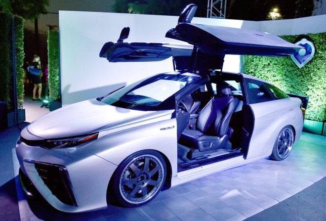 Toyota, Toyota Mirai, Back to the Future, Delorean, fuel cell vehicle, hydrogen, hydrogen fuel cell vehicle, green car, electric car, green transportation, mirai, christopher llloyd, michael j fox