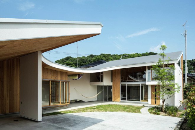Manta House, Japan, y+M design office, natural ventilation, natural lighting, inner garden, terrace, green architecture, green spaces, family house, Japanese architecture
