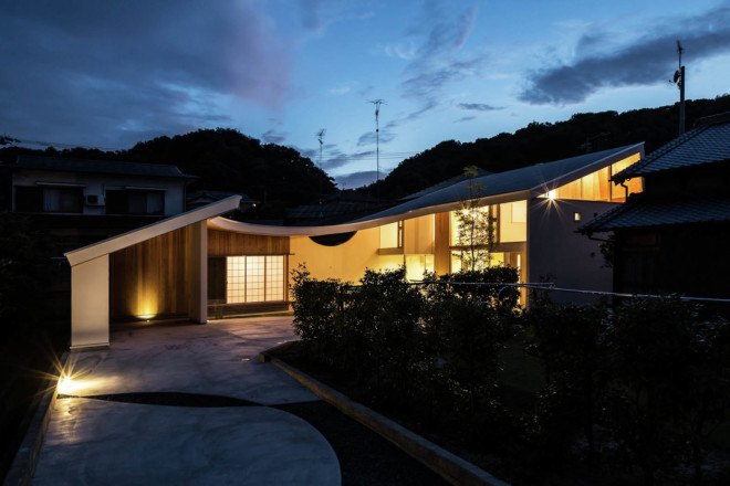 Manta House, Japan, y+M design office, natural ventilation, natural lighting, inner garden, terrace, green architecture, green spaces, family house, Japanese architecture