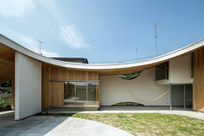 Manta House, Japan, y+M design office, natural ventilation, natural lighting, inner garden, terrace, green architecture, green spaces, family house, Japanese architecture