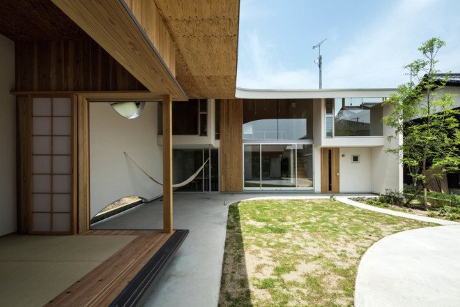 Manta House, Japan, y+M design office, natural ventilation, natural lighting, inner garden, terrace, green architecture, green spaces, family house, Japanese architecture