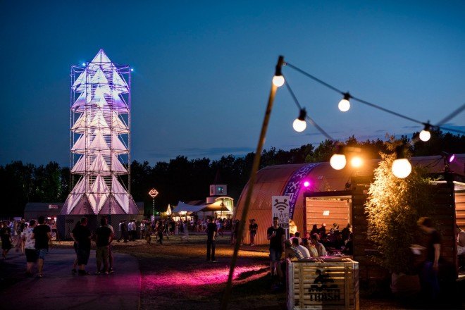 Dennis Parren, light tower, lowlands music festival, netherlands festival, light towers, LED art, LED light tower, LED structures, LED art installations, art installations, urban art, green design