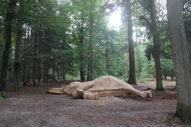 Kevin van Braak, elephant sculpture, Elephant by Kevin van Braak, De Oude Warande, Rapture and Pain, Lustwarande, Lustwarande exhibition, Lustwarande Kevin van Braak, Baroque forest, Baroque park, elephant poaching,