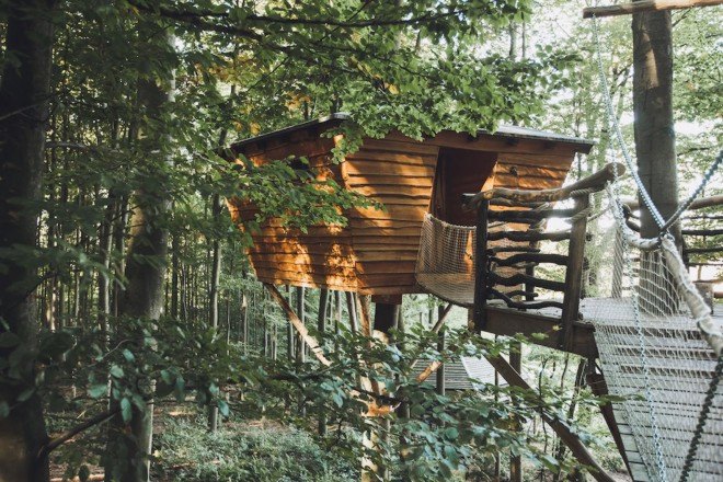 Robin’s Nest treehouse hotel, treehouse, treehouse hotel, Berlepsch Castle, Hesse, Peter Becker, Robin’s Nest Peter Becker, composting toilet, cabin, treehouse cabin,