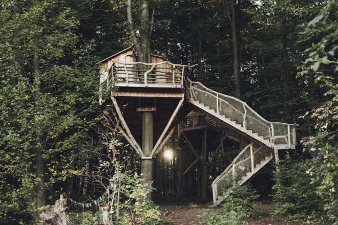 Robin’s Nest treehouse hotel, treehouse, treehouse hotel, Berlepsch Castle, Hesse, Peter Becker, Robin’s Nest Peter Becker, composting toilet, cabin, treehouse cabin,
