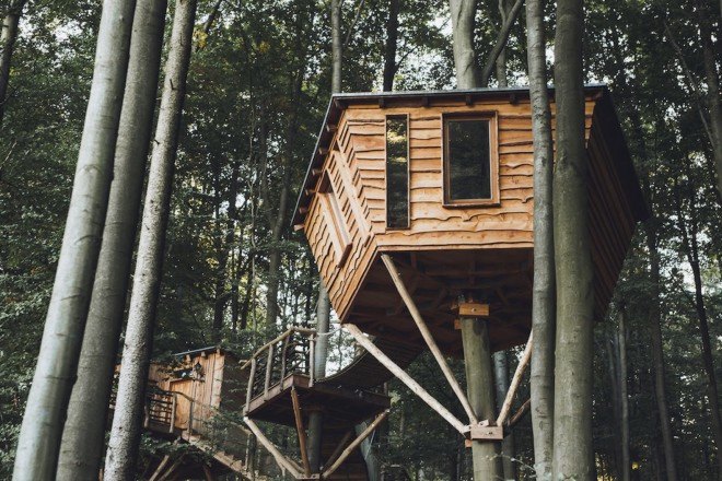 Robin’s Nest treehouse hotel, treehouse, treehouse hotel, Berlepsch Castle, Hesse, Peter Becker, Robin’s Nest Peter Becker, composting toilet, cabin, treehouse cabin,