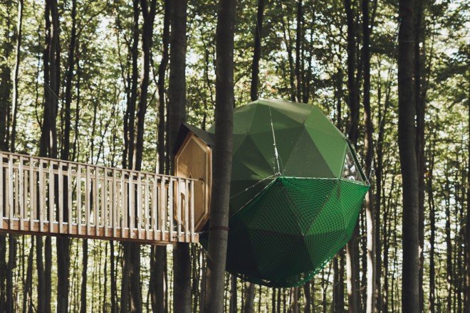 Robin’s Nest treehouse hotel, treehouse, treehouse hotel, Berlepsch Castle, Hesse, Peter Becker, Robin’s Nest Peter Becker, composting toilet, cabin, treehouse cabin,