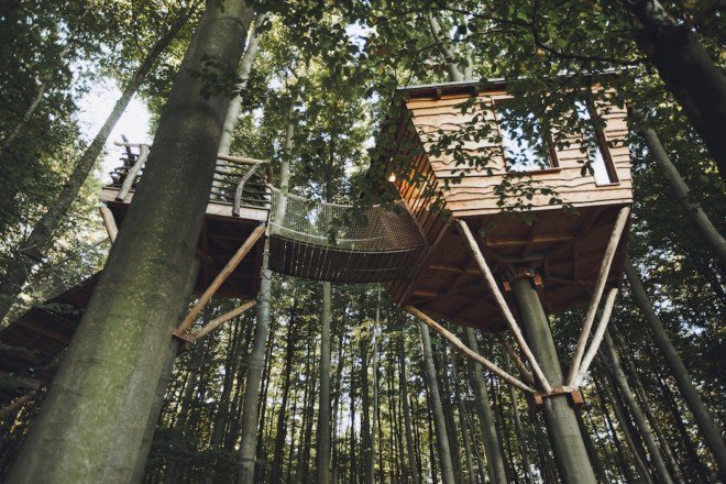 Robin’s Nest treehouse hotel, treehouse, treehouse hotel, Berlepsch Castle, Hesse, Peter Becker, Robin’s Nest Peter Becker, composting toilet, cabin, treehouse cabin,