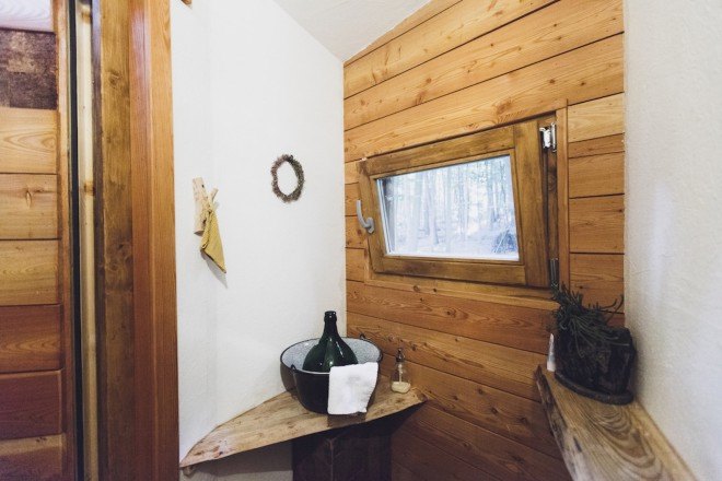 Robin’s Nest treehouse hotel, treehouse, treehouse hotel, Berlepsch Castle, Hesse, Peter Becker, Robin’s Nest Peter Becker, composting toilet, cabin, treehouse cabin,