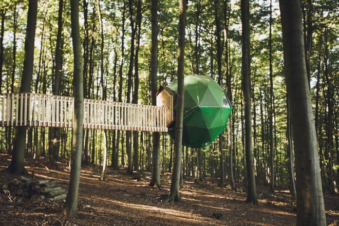 Robin’s Nest treehouse hotel, treehouse, treehouse hotel, Berlepsch Castle, Hesse, Peter Becker, Robin’s Nest Peter Becker, composting toilet, cabin, treehouse cabin,