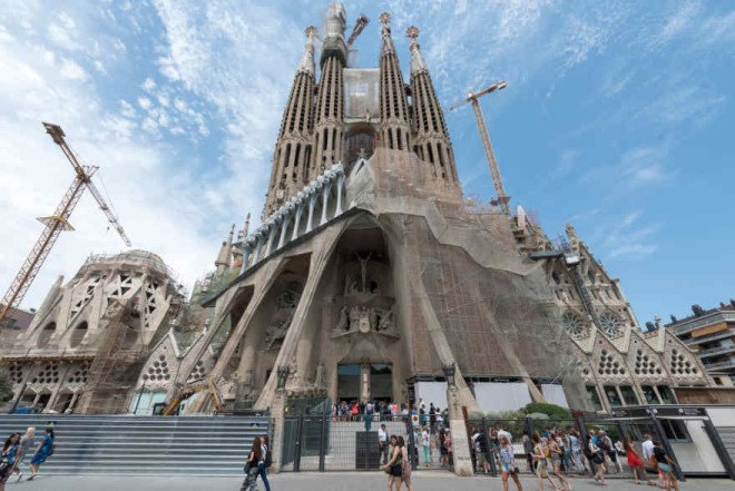 green design, eco design, sustainable design, Sagrada Familia, Barcelona, Antoni Gaudi, basilica, Roman Catholic church, tallest church tower