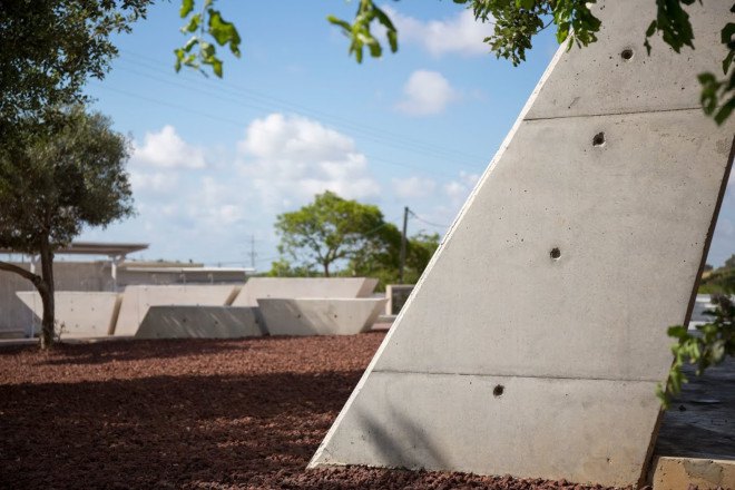 shelter, Israel, meeting space, Ron Shenkin, religious architecture, concrete canopy, cemetery, concrete slap, metal structure, metal pillars, canopy, open-space structure