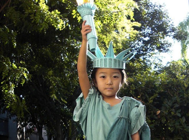 Statue of Liberty Kid Halloween Costume, statue of liberty halloween costume for kids, statue of liberty halloween costume, halloween for kids, kids halloween costumes, costumes for kids, green costumes for kids, green halloween, DIY halloween costume, halloween costume contest, handmade halloween costume,