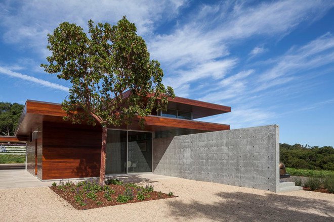 Vidalakis Residence, Swatt Miers Architects, swimming pool, natural materials, residential architecture, natural light, wooden frames, natural ventilation, green envelope, double-height spaces, daylit spaces