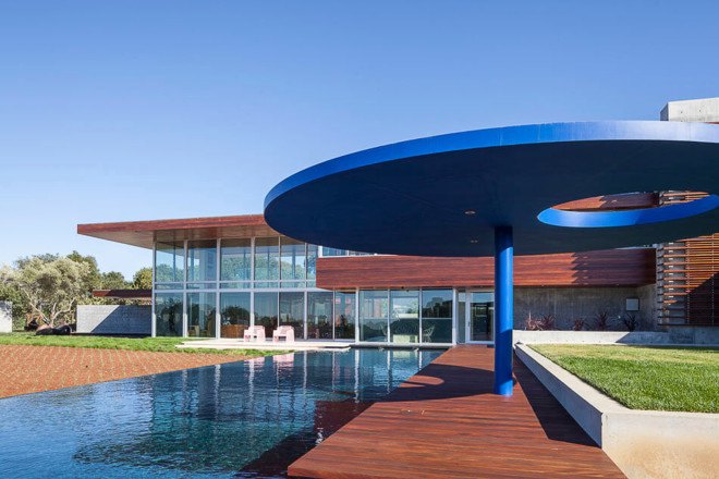 Vidalakis Residence, Swatt Miers Architects, swimming pool, natural materials, residential architecture, natural light, wooden frames, natural ventilation, green envelope, double-height spaces, daylit spaces
